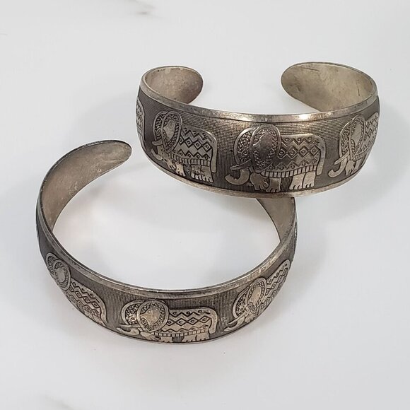 Set of 2 Vintage Elephant Cuff Bangle Bracelets Etched Engraved Boho Silver Tone - Picture 1 of 11